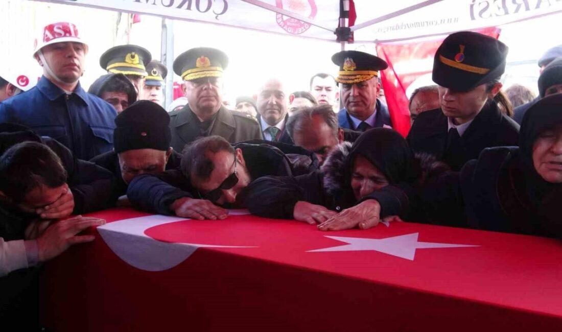 Şehit Piyade Sözleşmeli Er Mustafa Uslu’nun cenazesi, memleketi Bayat’ta dualarla karşılandı. Pençe-Kilit operasyonunda şehit düşen Piyade Sözleşmeli Er Mustafa Uslu'nun naaşı,