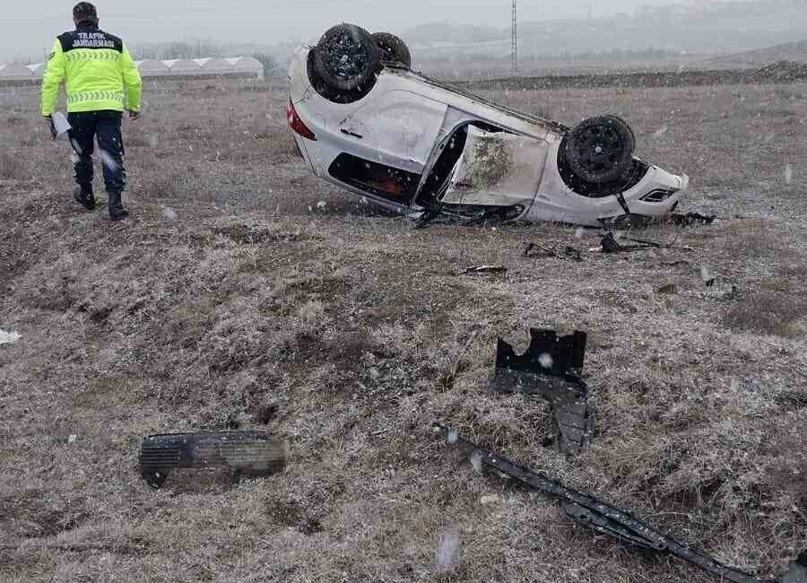 Sungurlu’da Kontrolden Çıkan Araç Takla Attı, Sürücü Yaralandı Çorum'un Sungurlu ilçesinde, Yasemin Y. yönetimindeki otomobil yoldan çıkarak takla