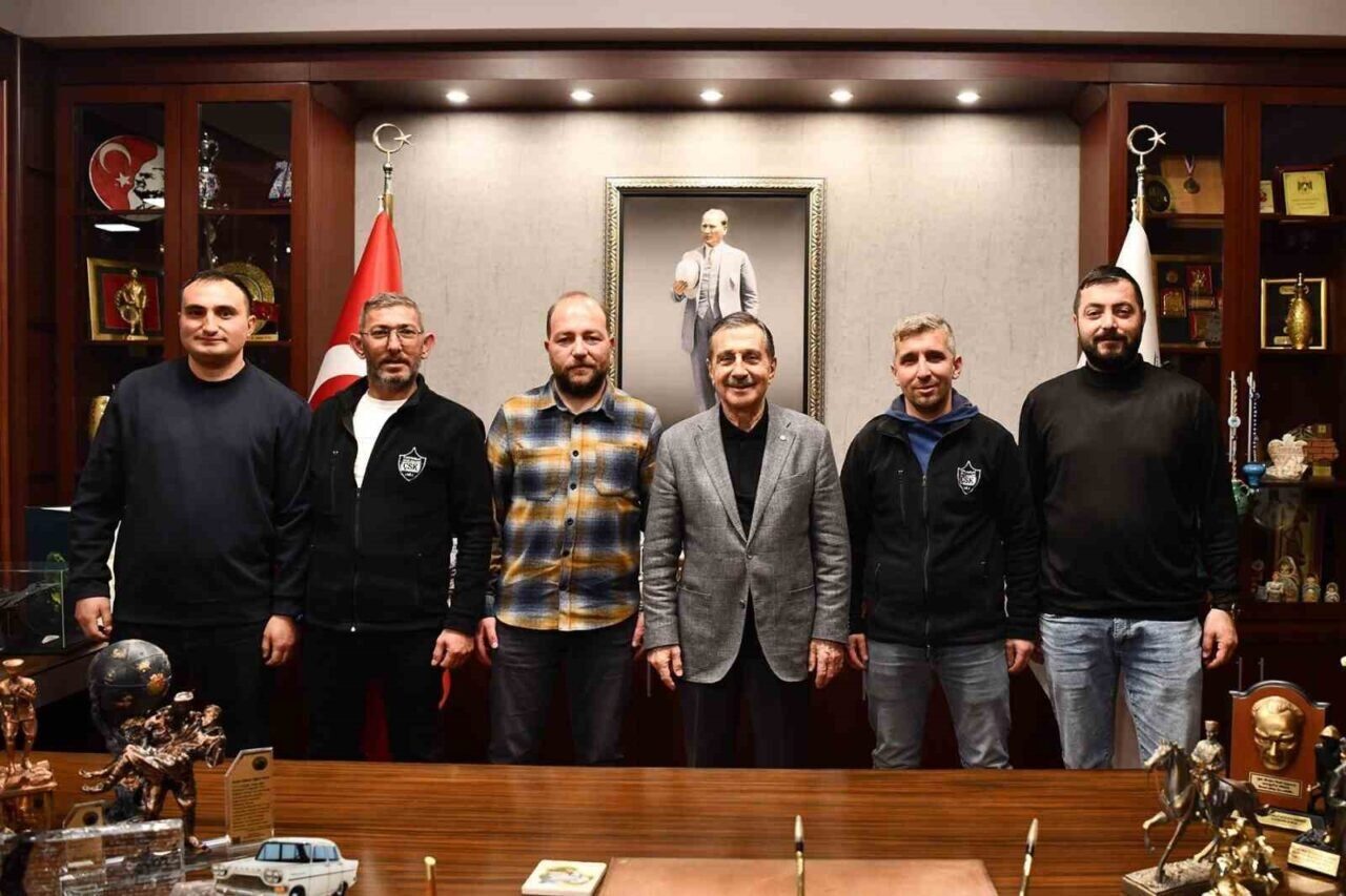 Tepebaşı Belediye Başkanı Dt. Ahmet Ataç, Çukurhisar Spor Kulübü Başkanı