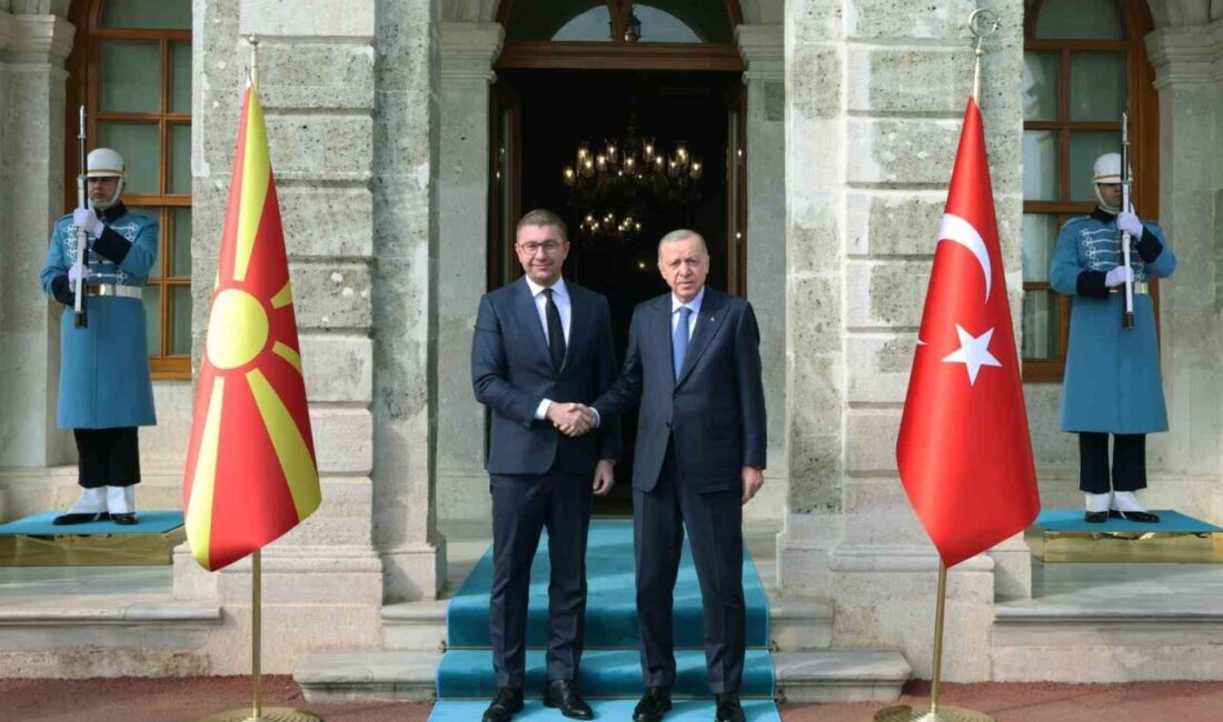 Cumhurbaşkanı Erdoğan, Kuzey Makedonya Başbakanı Mickoski’yi Dolmabahçe’de ağırladı Cumhurbaşkanı Recep Tayyip Erdoğan, Dolmabahçe'deki ofisinde Kuzey Makedonya Başbakanı Hristijan