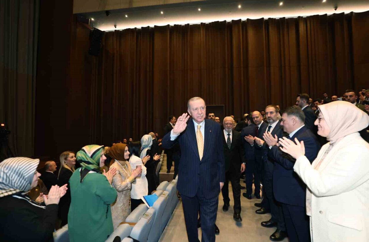 Cumhurbaşkanı Recep Tayyip Erdoğan, AK Parti toplantısında CHP Genel Başkanı
