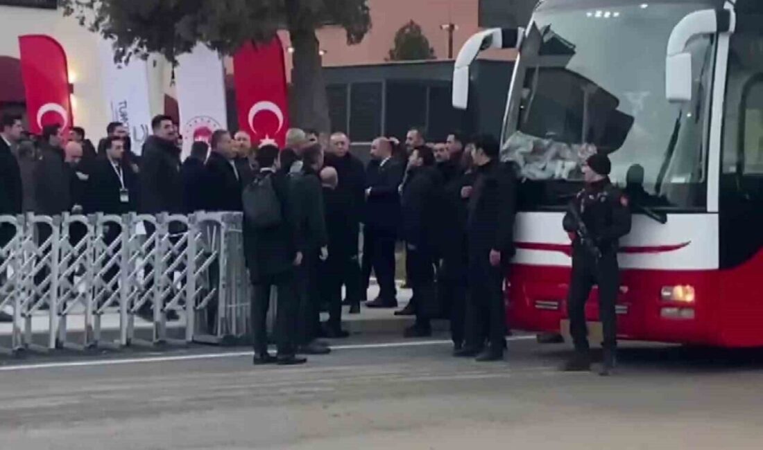 Cumhurbaşkanı Erdoğan, Deprem Felaketinin Yıl Dönümünde Esnafları Ziyaret Etti Cumhurbaşkanı Recep Tayyip Erdoğan, 6 Şubat 2023 Kahramanmaraş depreminin yıl