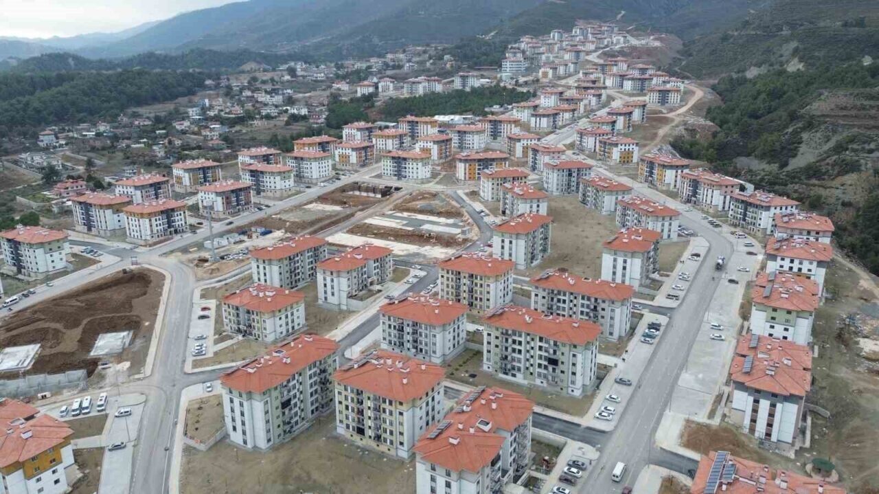 Hatay’da deprem sonrası inşa edilen 46 bin 140 afet konutunun