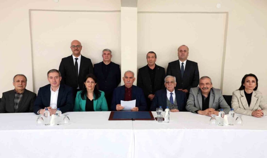 DEM heyetinin İmralı’daki ziyaretine ilişkin fotoğraflar medyaya servis edildi. Demokratik Bölgeler Partisi (DBP) heyeti, İmralı cezaevinden aldığı fotoğrafları medya