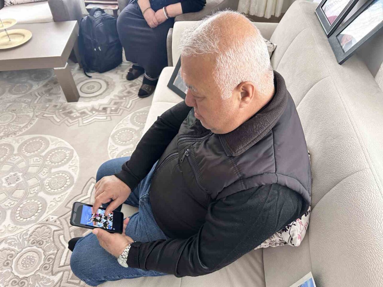 Kemal Uzgaş, Hatay'ın İskenderun ilçesindeki depremde kaybettiği eşi Kezban Bakır