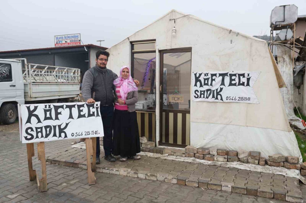 Hatay'da yaşayan Sadık Kodalak ve eşi Şükran Kodalak, depremin ardından