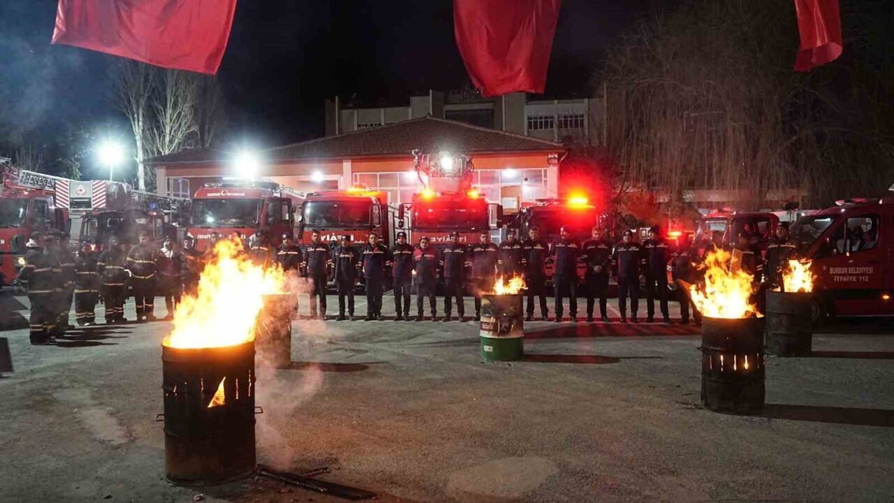 6 Şubat depreminin ikinci yılında Burdur İtfaiyesi personeli, Kahramanmaraş merkezli