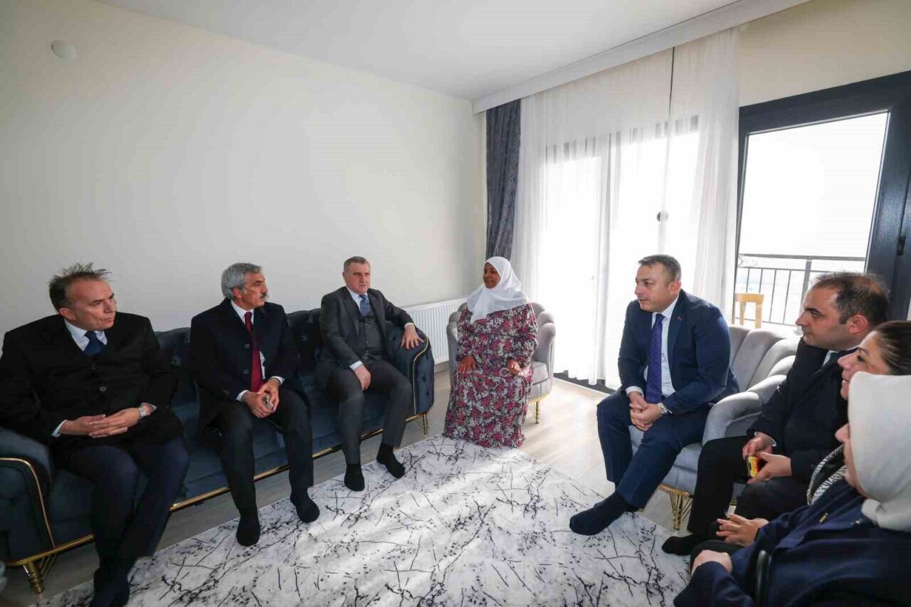 Kahramanmaraş merkezli 6 Şubat depremlerinden etkilenen Kilis'te, yapılan konutlara yerleşen