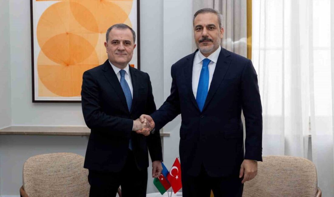 Hakan Fidan, Münih Güvenlik Konferansı’nda Azerbaycan Dışişleri Bakanı Ceyhun Bayramov ile buluştu. Dışişleri Bakanı Hakan Fidan, Almanya'daki Münih Güvenlik Konferansı sırasında Azerbaycan