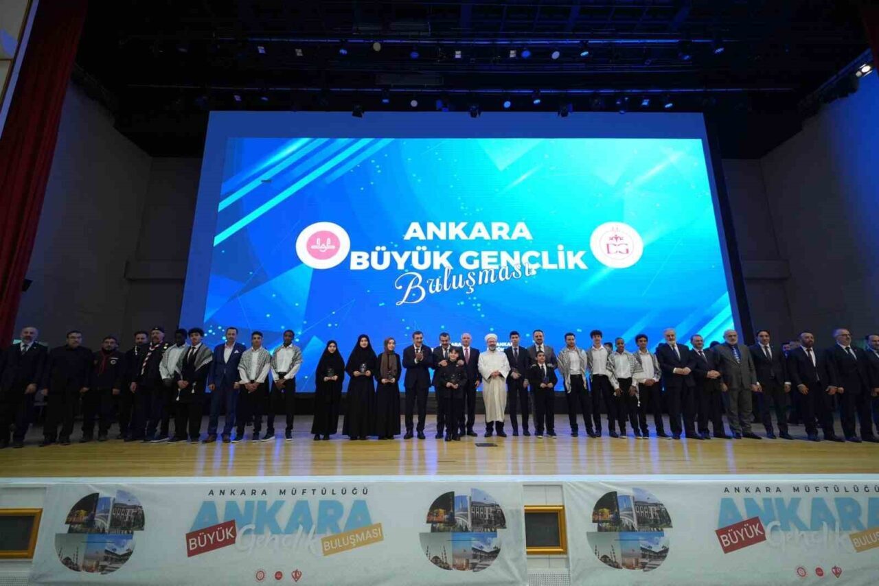 Diyanet İşleri Başkanı Prof. Dr. Ali Erbaş, gençliğin toplumsal kalkınmada