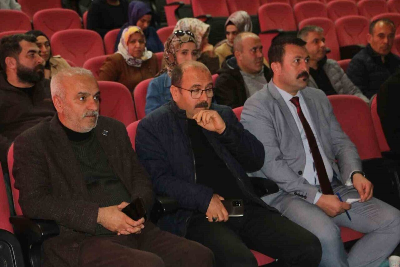 Diyarbakır Final Eğitim Kurumları, velilere aile içi iletişim semineri düzenledi.