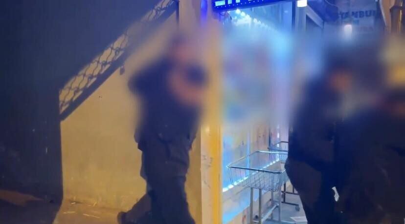 Diyarbakır Bağlar'da yapılan horoz dövüşü operasyonunda 8 kişi gözaltına alındı.