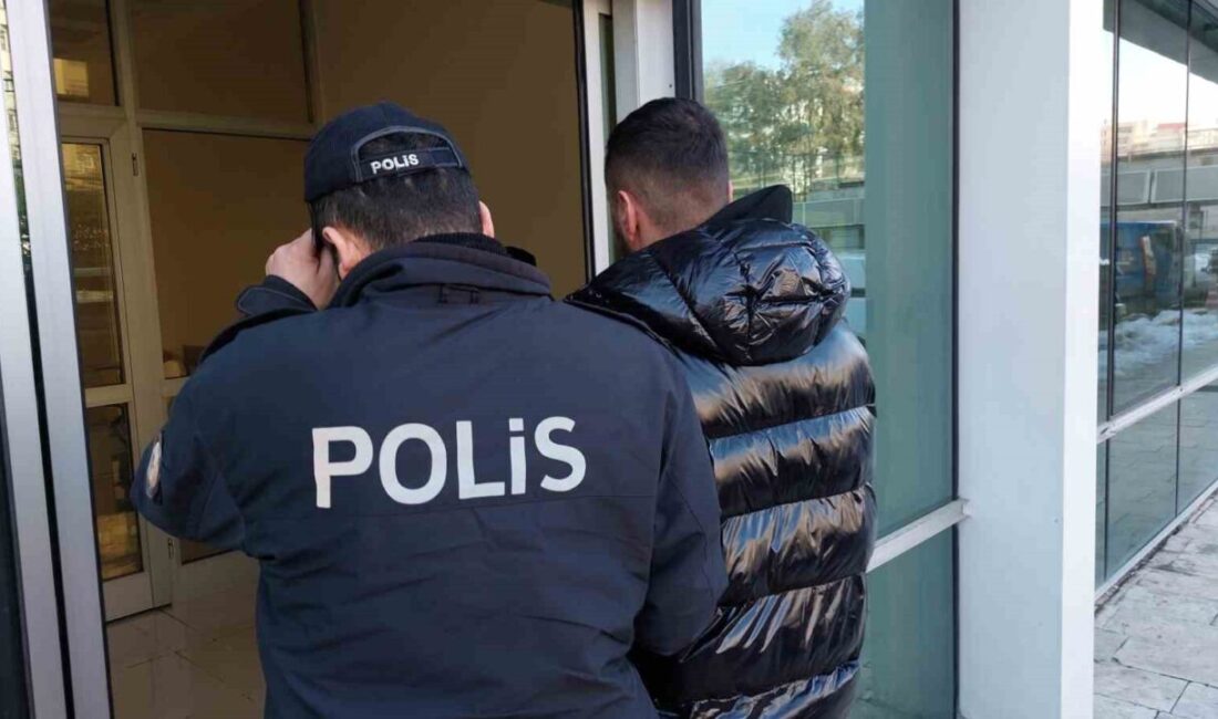 Samsun’da dolandırıcılıktan aranan şüpheli gözaltına alındı ve adliyeye götürüldü. Ankara'da dolandırıcılık suçundan aranan M.A., Samsun'da polis ekiplerince yakalanarak İlyasköy