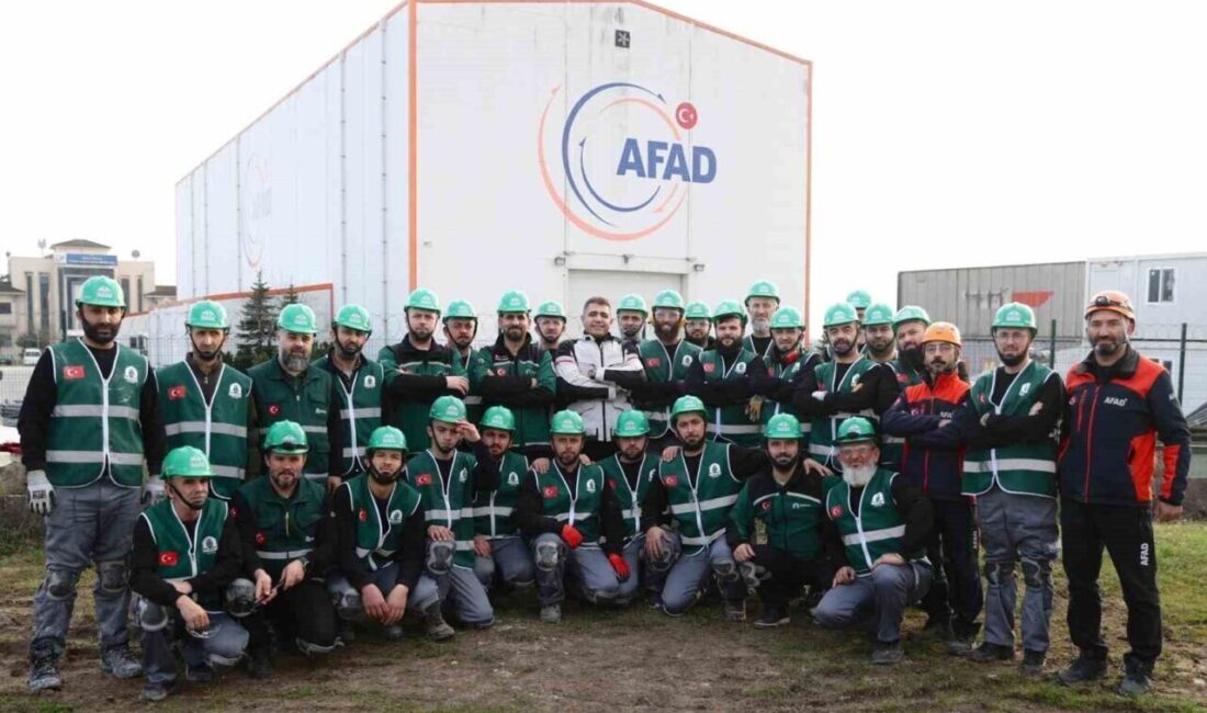 Düzce’de Nezir Derneği Üyeleri, Vali Selçuk Aslan ile Arama Kurtarma Eğitimi Sonrası Bir Araya Geldi Düzce'de Nezir Derneği üyeleri, Vali Selçuk Aslan ile bir araya