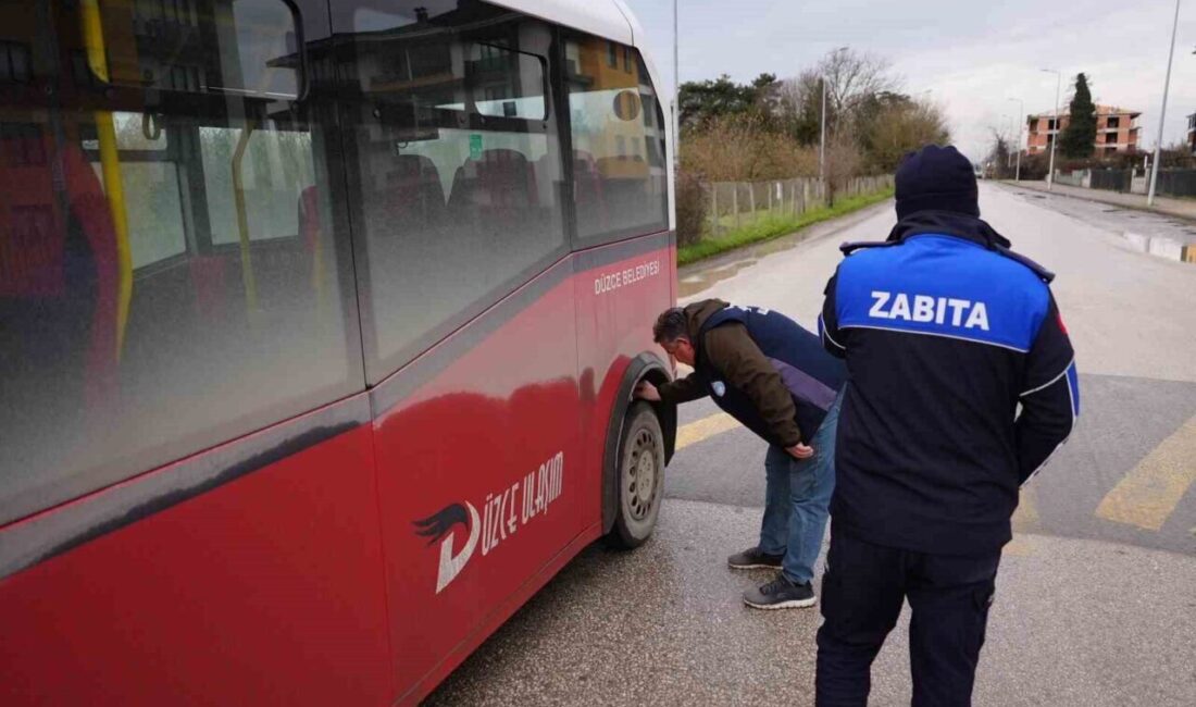 Düzce’de Halk Otobüslerinde Kış Lastiği Denetimi Yapıldı Düzce Belediyesi Zabıta Müdürlüğü ile Emniyet Müdürlüğü Trafik Şube ekipleri,