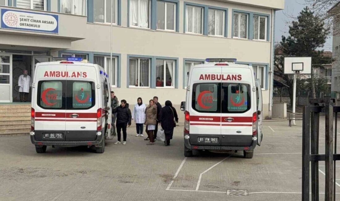 Düzce’de Öğle Yemeğinden Sonra Rahatsızlanan 5 Öğrenci Hastaneye Kaldırıldı Düzce'de Şehit Cihan Aksarı Ortaokulu'nda öğle yemeğinden sonra rahatsızlanan 5