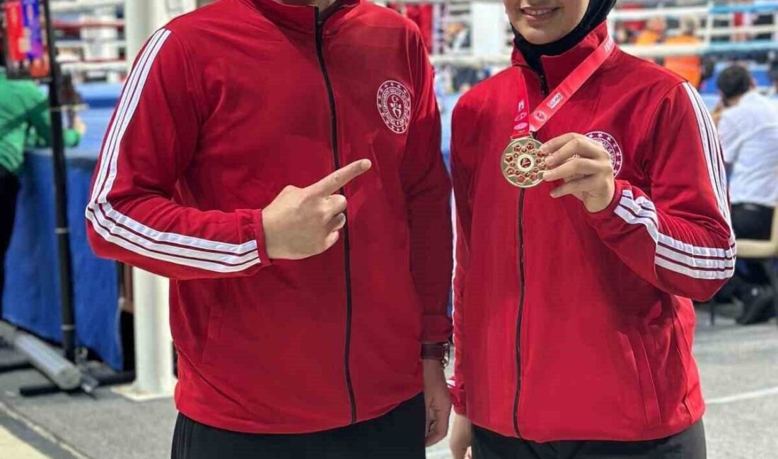 Düzceli Sporcular Türkiye Kick Boks Şampiyonasında 3 Madalya Kazandı Antalya'da düzenlenen Türkiye Kick Boks Şampiyonasında Düzceli sporcular Sıla Saygılı,
