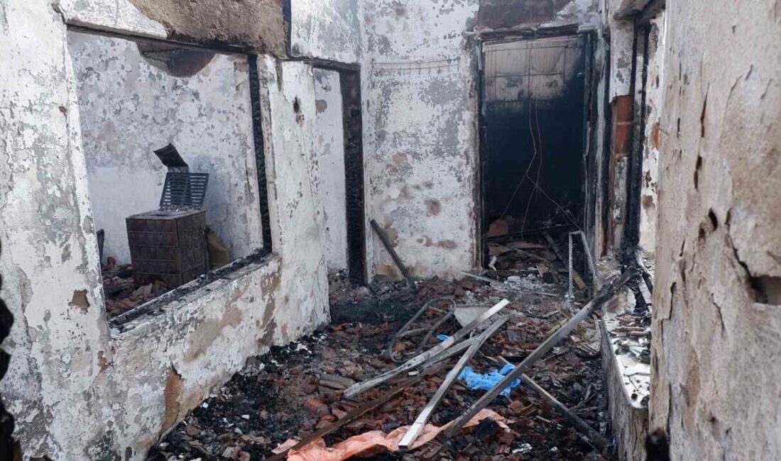 Edirne’de yangına müdahale eden itfaiye ekibini durduran iki polise soruşturma açıldı Edirne'de Korucu köyünde meydana gelen yangında 82 yaşındaki Fethiye Evren'in