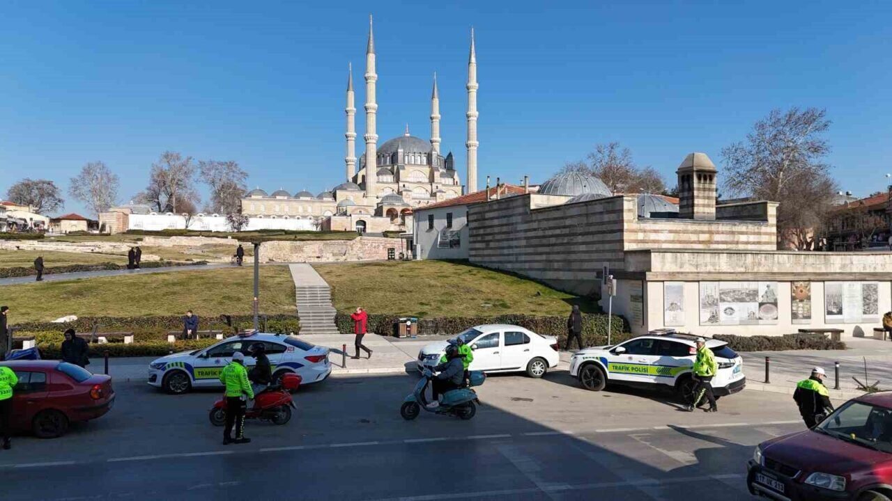 Edirne Emniyet Müdürlüğü, motosiklet kazalarının artması üzerine denetimleri sıklaştırdı. Atatürk