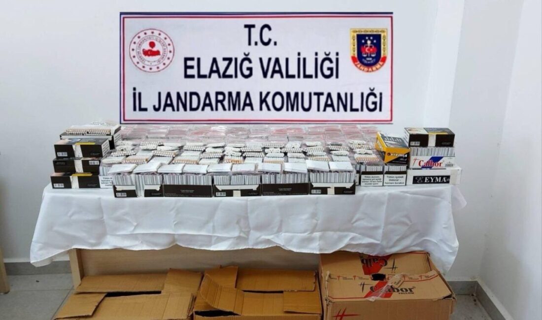 Elazığ’da Jandarma Ekipleri Bandrolsüz Sigara ve Kurusıkı Tabanca Ele Geçirdi Elazığ'da jandarma, şüpheli bir markette 16 bin 320 dal bandrolsüz