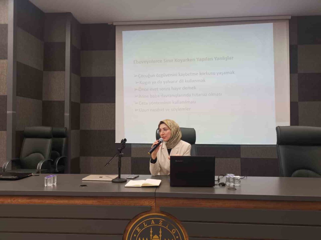 Elazığ İl Müftülüğü, Kur’an kursu öğreticilerine yönelik bir konferans düzenledi.