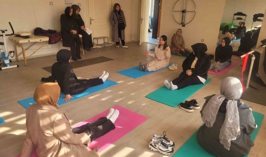 Elazığ’da vatandaşlar için diz sağlığına yönelik eğitim programı düzenlendi. Elazığ İl Sağlık Müdürlüğü, Şehit Mehmet Aygün Sağlıklı Hayat Merkezi'nde