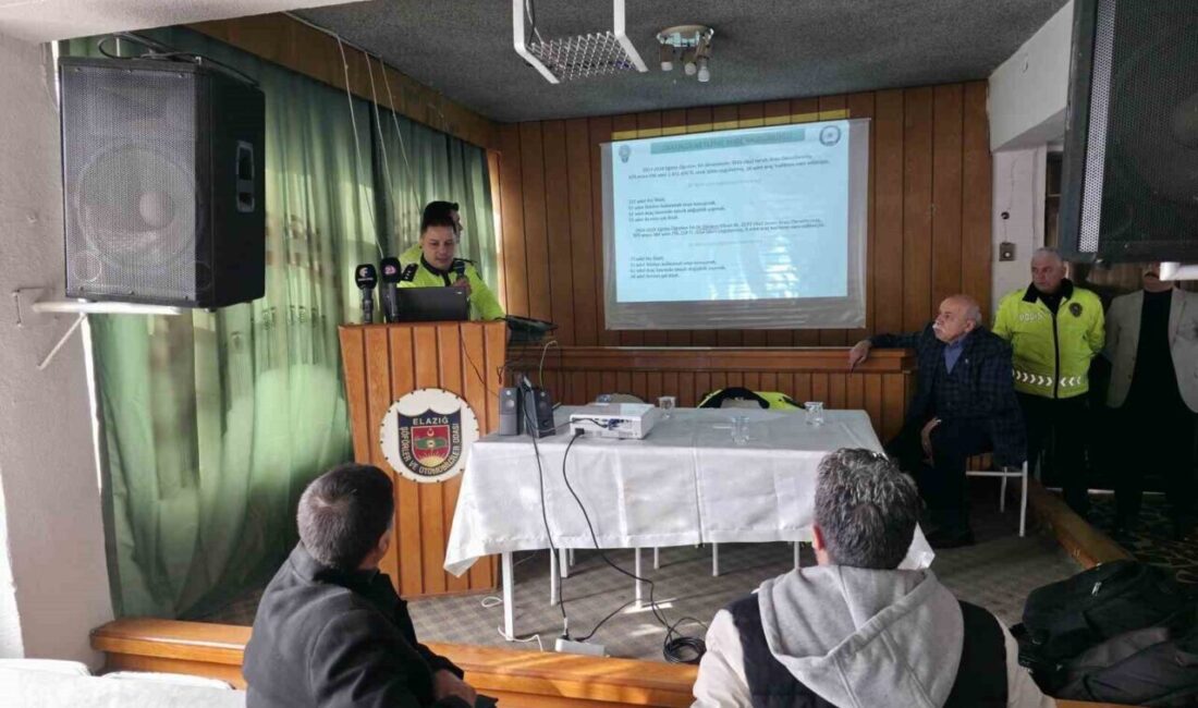 Elazığ’da okul servis şoförlerine yönelik trafik güvenliği eğitimi düzenlendi. Elazığ'da trafik polisleri, okul servis sürücüleri için bilgilendirme eğitimi düzenledi.
