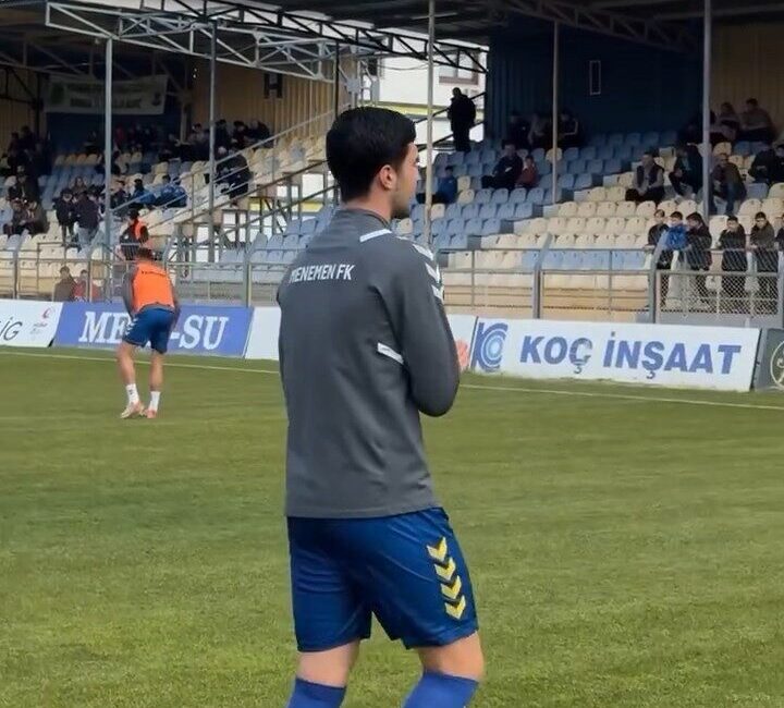 Elazığspor Taraftarından Unutulmaz Vefa: Şehit Fethi Sekin’in Oğlu Burak Tolunay Sekin’le Tribün Buluşması Elazığspor'un taraftarları, Menemen FK karşılaşması öncesi şehit Fethi Sekin'in oğlu