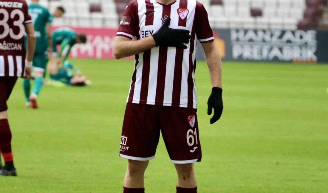 Elazığspor’un gol umudu Halil İbrahim Sönmez, Arnavutköy Belediyespor maçı öncesi dikkat çekiyor. Elazığspor, Iğdır FK'dan transfer ettiği Halil İbrahim Sönmez ile Arnavutköy
