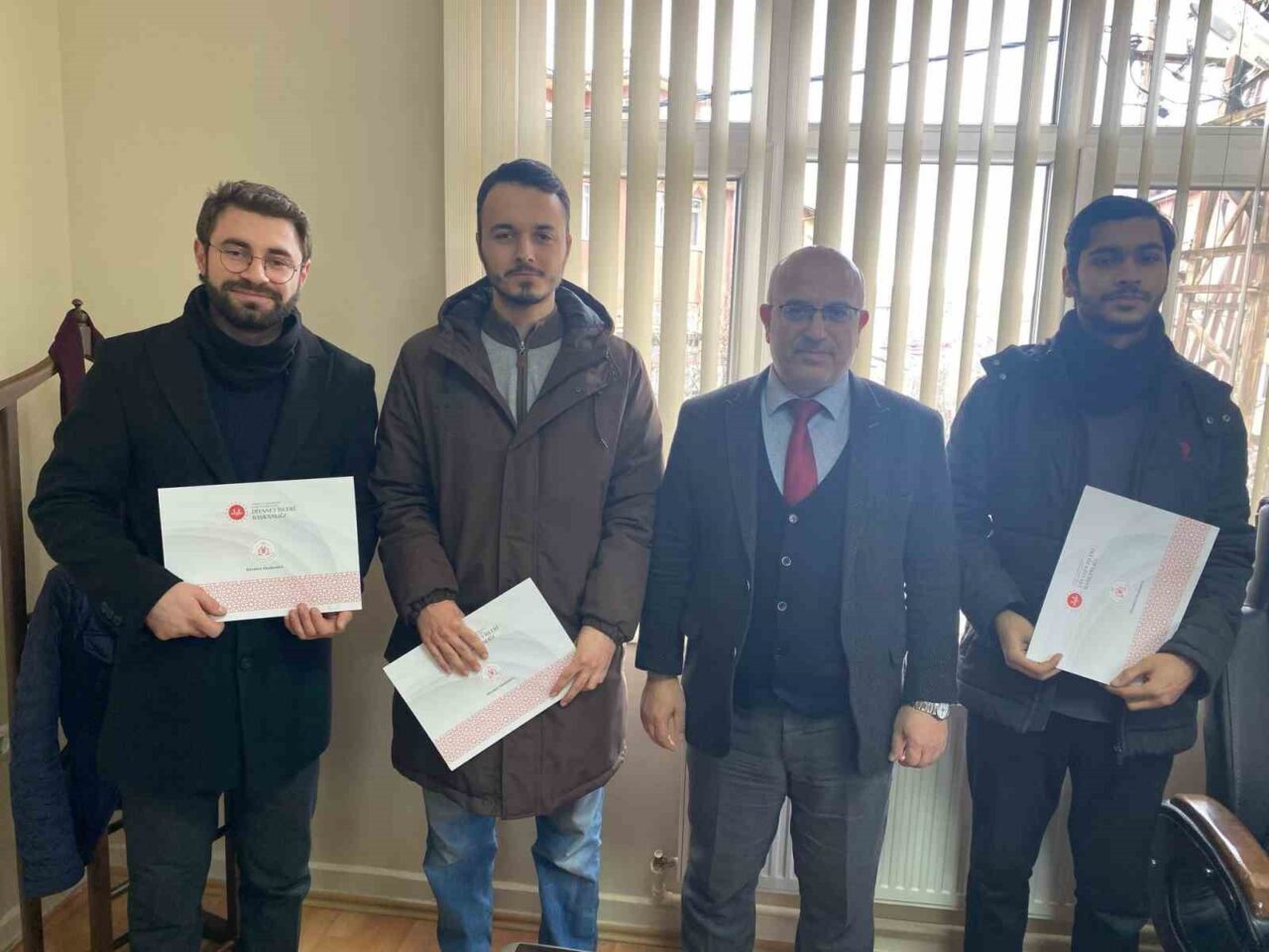 Kütahya'nın Emet ilçesinde Uzunçam, Bahatlar ve Göncek köylerine atanan İmam