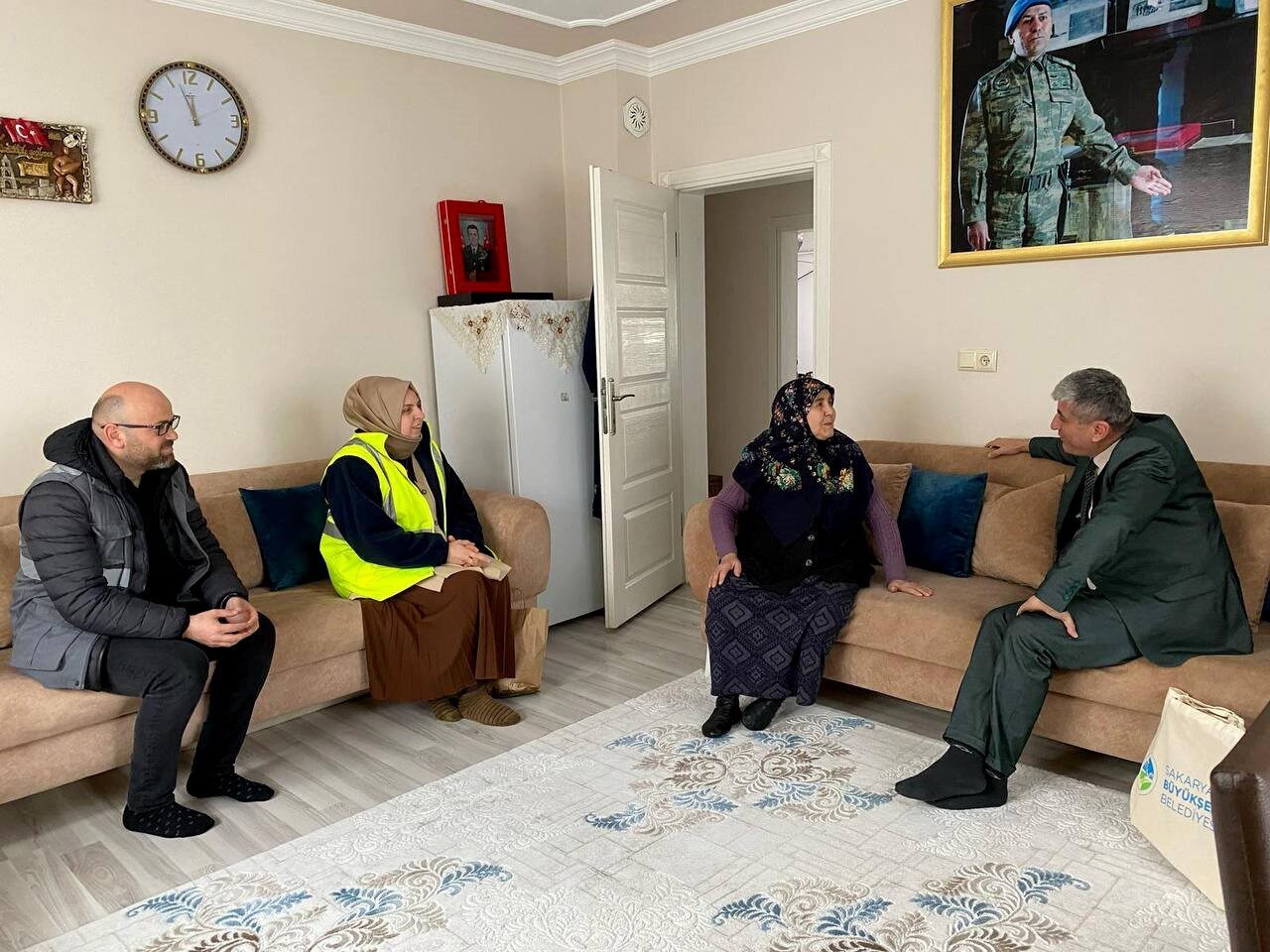 Sakarya Büyükşehir Belediyesi, Berat Kandili kapsamında şehit ailelerini ziyaret ederek,
