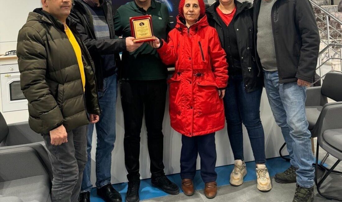 Tunceli Bedensel Engellileri Destekleme Derneği, İş Adamlarına Teşekkür Plaketi Verdi Tunceli Bedensel Engellileri Destekleme Derneği, iş adamları Erdal Güntaş ve