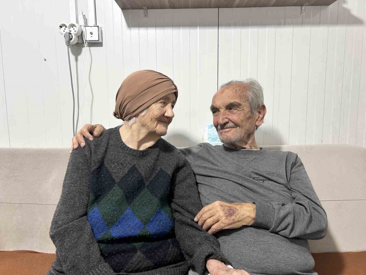 Hatay'da deprem sonrası hayat mücadelesi veren 98 yaşındaki Mehmet Dursun