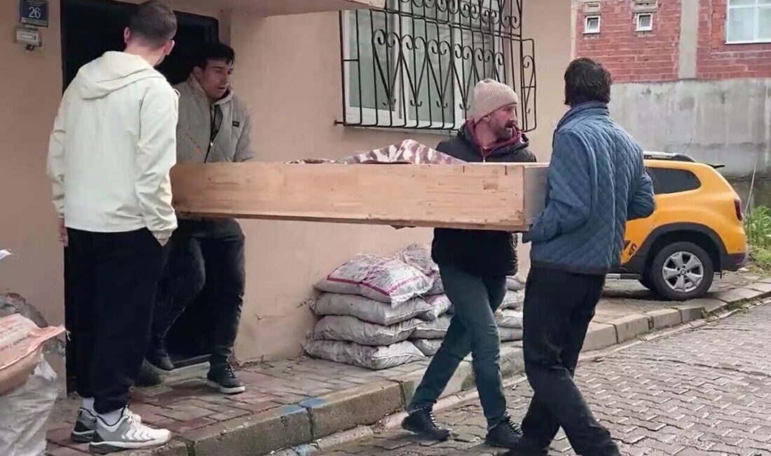 Ünye’de 13 Yaşındaki Epilepsi Hastası Kız Çocuğu Evinde Hayatını Kaybetti Ünye'de 13 yaşındaki Nazlı Terzi, epilepsi hastalığı nedeniyle evinde ölü