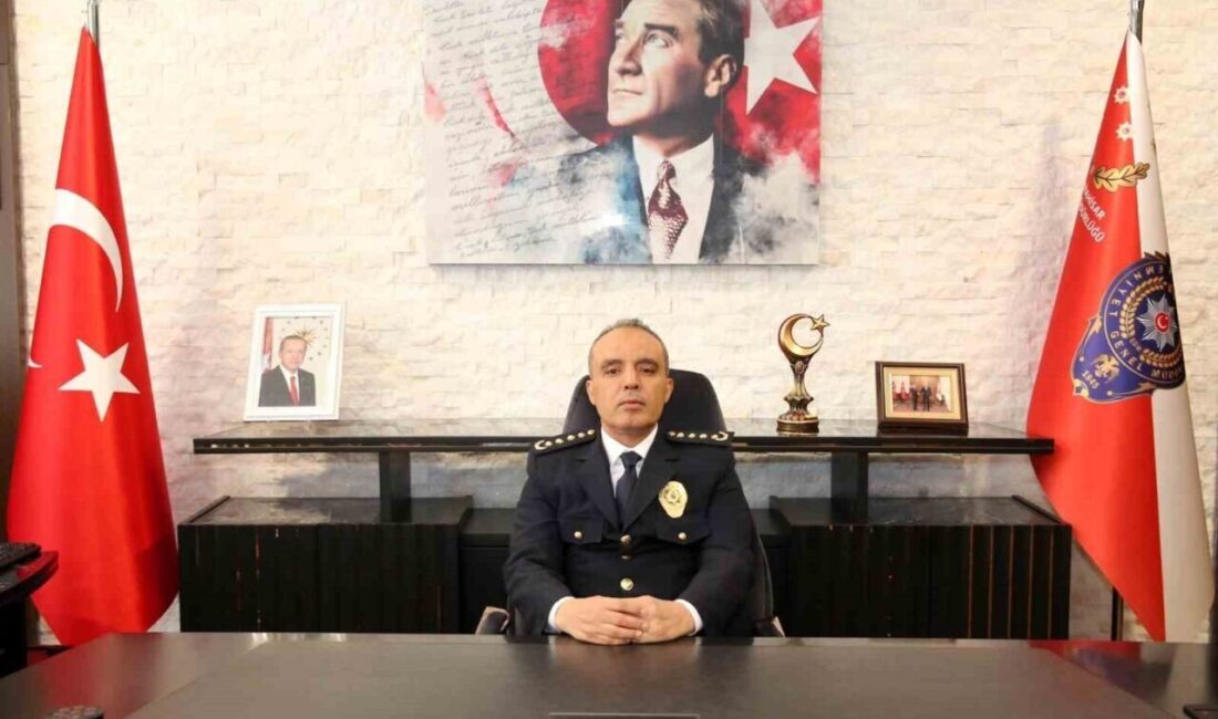 Afyonkarahisar’ın yeni emniyet müdürü Ahmet Birtan Erol göreve başladı Ahmet Birtan Erol, Cumhurbaşkanlığı Kararnamesi ile Afyonkarahisar İl Emniyet Müdürü