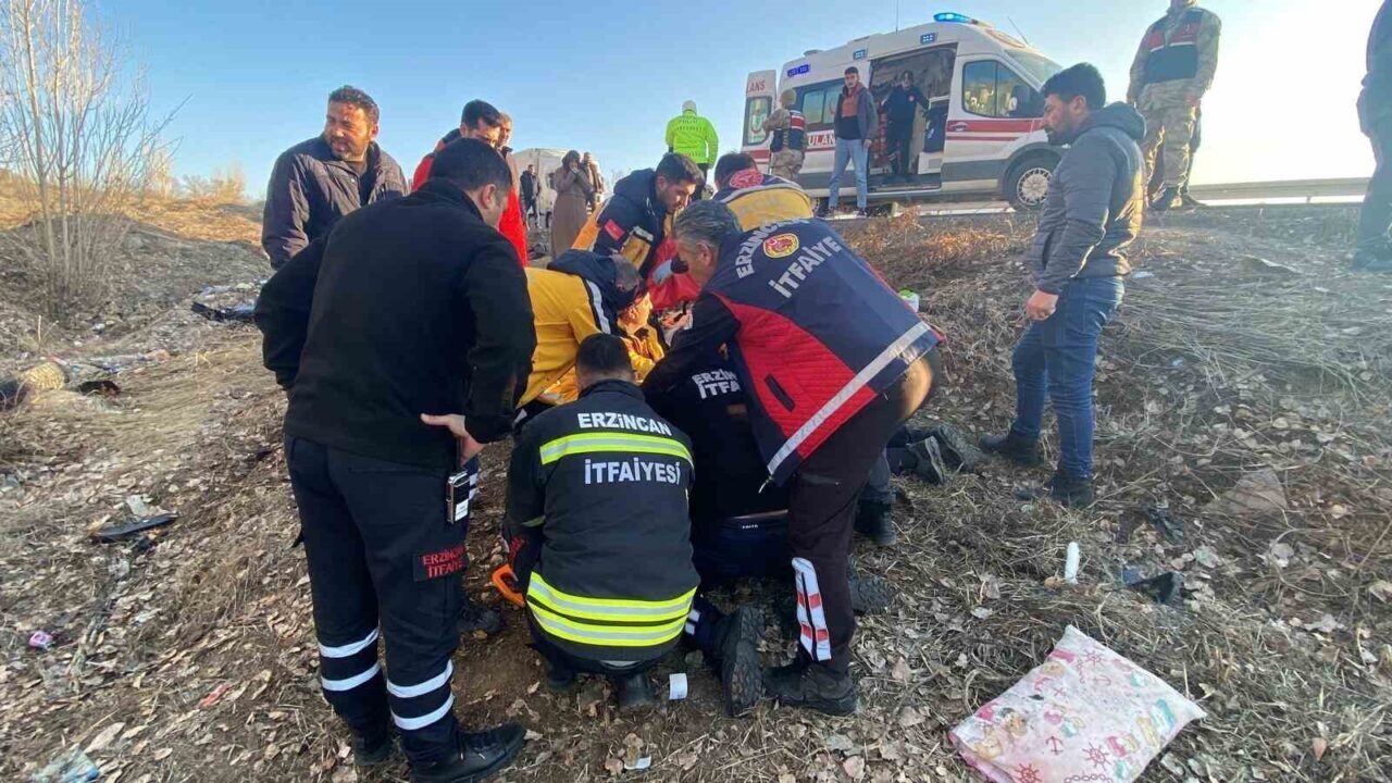 Erzincan-Erzurum kara yolunda R.T. yönetimindeki otomobil, sürücünün kontrolünü kaybetmesi sonucu