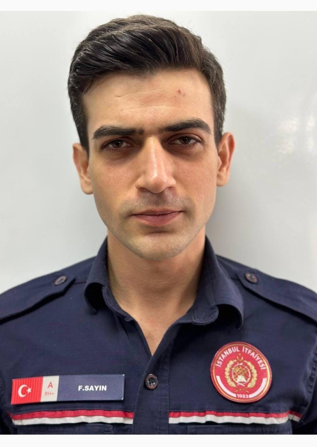 Esenler'de çıkan bir yangına müdahale ederken düşerek ağır yaralanan İstanbul