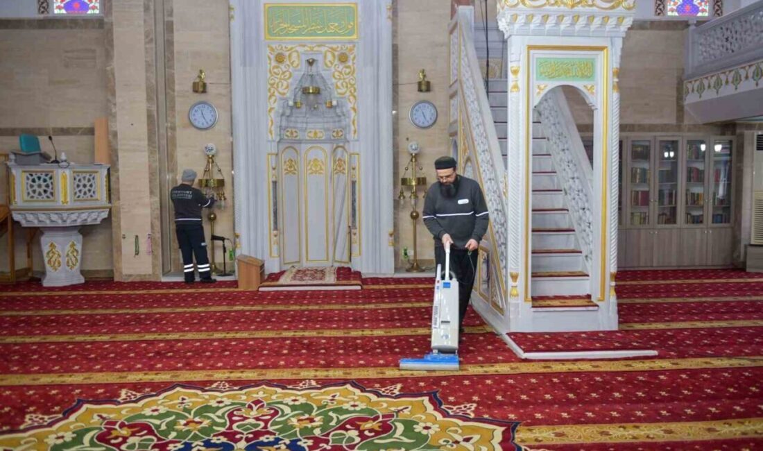 Esenyurt’ta İbadet Yerleri Temizleniyor; Halılar Yıkanıyor, Camilere Dezenfekte Yapılıyor Esenyurt Belediyesi, ibadetlere elverişli bir ortam sağlamak amacıyla cami ve