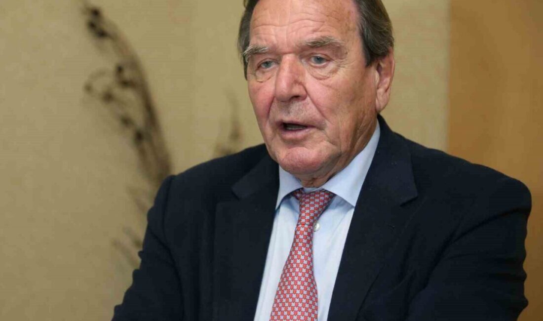 Eski Almanya Başbakanı Gerhard Schröder Tükenmişlik Sendromu Nedeniyle Tedavi Görüyor Almanya'nın eski Başbakanı Gerhard Schröder, tükenmişlik sendromu nedeniyle tedavi görüyor.