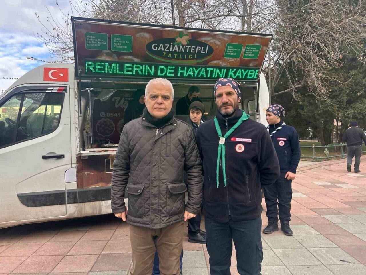 Kahramanmaraş merkezli depremde hayatını kaybedenler anısına Eskişehir’de lokma dağıtımı yapıldı.