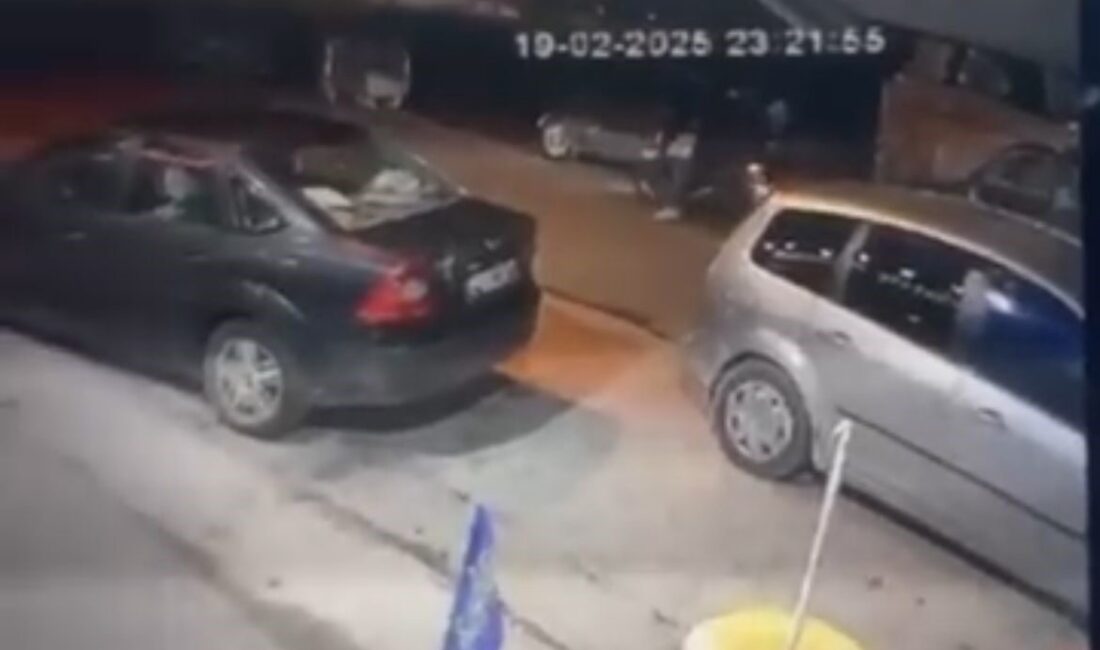 Eskişehir’de Restorana Ateş Açma Anı Güvenlik Kamerasında Görüntülendi Eskişehir'deki bir restorana dün gece motosikletle gelen kimliği belirsiz kişiler,