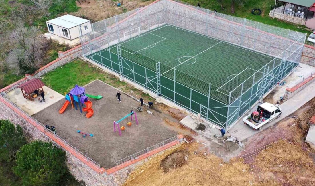 Kocaeli Büyükşehir Belediyesi, Kartepe’de gençler için yeni halı saha projesini tamamladı Kocaeli Büyükşehir Belediyesi, Kartepe Eşme Ahmediye Mahallesi'nde gençlerin spor yapabileceği