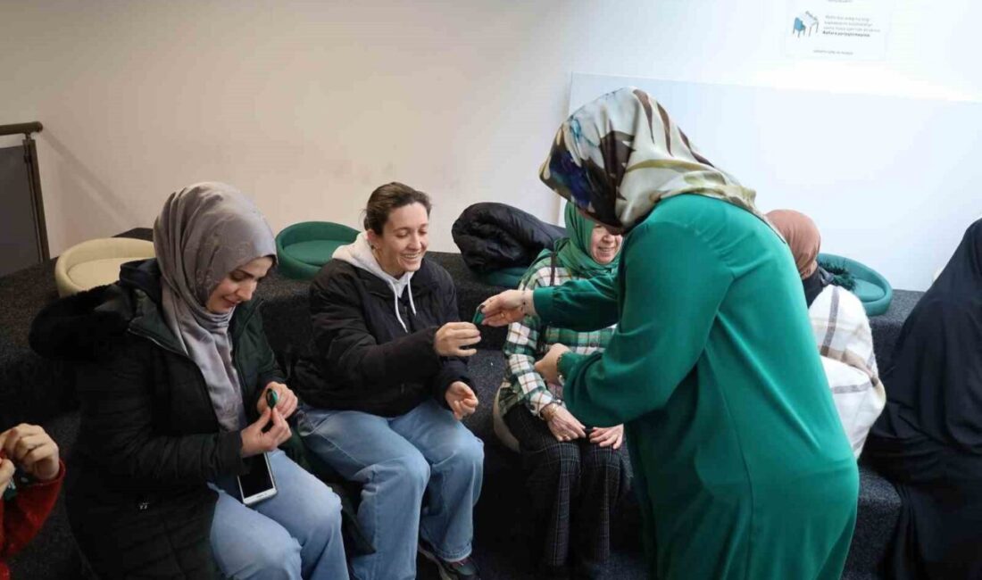 Sakarya Büyükşehir Belediyesi’nden Anneler İçin Ergenlerle İletişim Semineri! Sakarya Büyükşehir Belediyesi, Yeşilay Gençlik Merkezi'nde düzenlediği "Ergenlerle İletişim Sanatı"