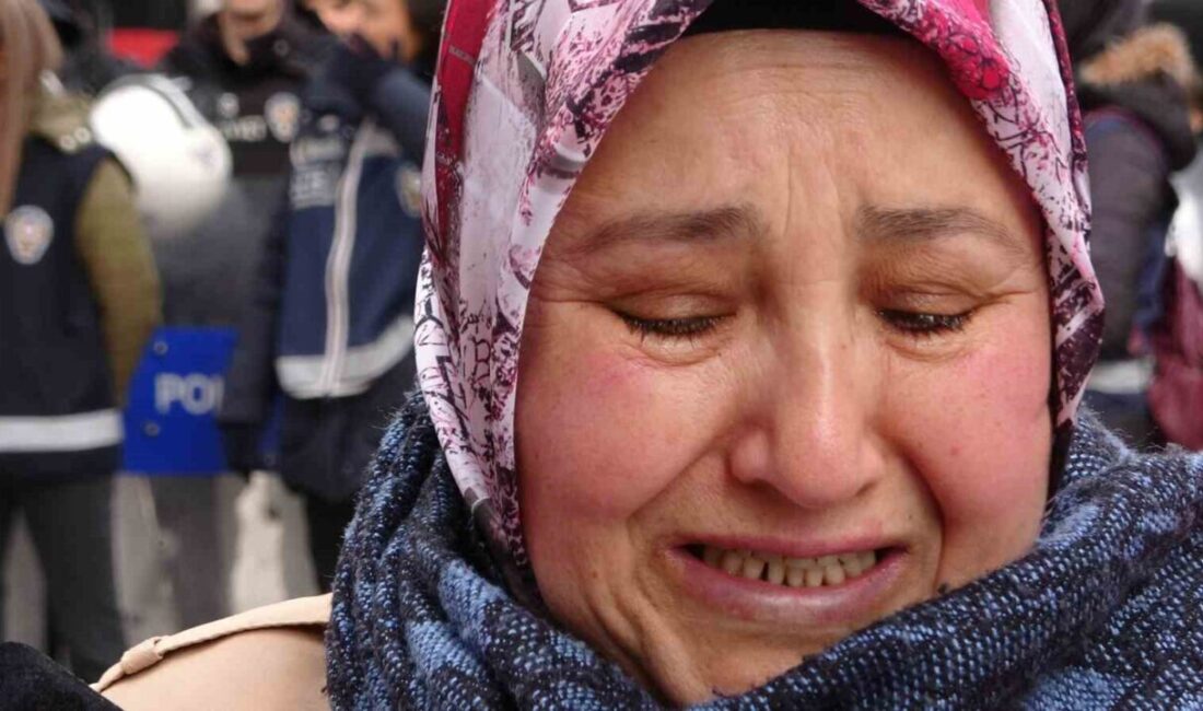 Evladı PKK tarafından kaçırılan anne Saliha Mert, oğluna kavuşma umudunu yitirmediğini dile getirdi. PKK tarafından oğlu kaçırılan Saliha Mert, 2016'da Yetiş'in öldüğüne dair