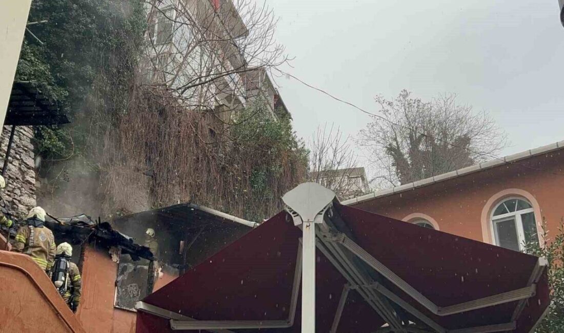 Fatih’teki Havuzlu Mescid Camii lojmanında çıkan yangın korkuya yol açtı, itfaiye hızla müdahale etti. Fatih Nişanca Mahallesi'ndeki Havuzlu Mescid Camii'nin lojmanında 11.45'te çıkan yangın,