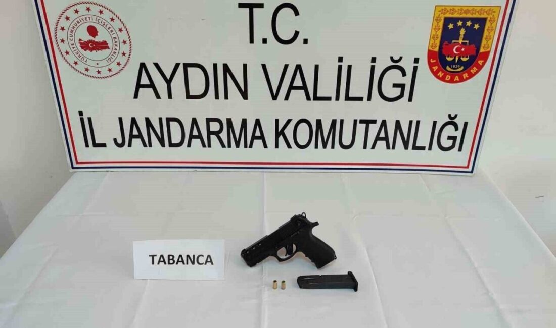 Aydın’ın Karpuzlu İlçesinde Şüpheli Heyecanı: Faturasız Tabanca ve Ses Fişeği Ele Geçirildi Aydın’ın Karpuzlu ilçesinde, devriye sırasında A.K. isimli şüpheli, faturasız kurusıkı