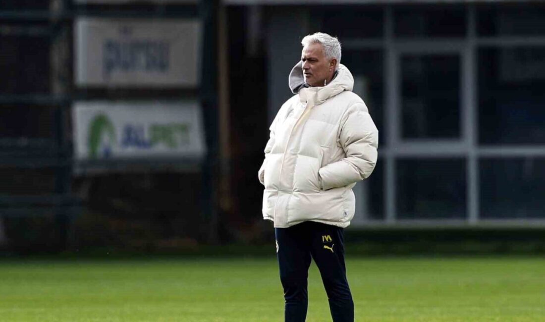 Fenerbahçe, Erzurumspor FK Maçı İçin Hazırlıklarını Sonlandırdı Fenerbahçe, Ziraat Türkiye Kupası'ndaki Erzurumspor FK maçı öncesi antrenmanını tamamladı.