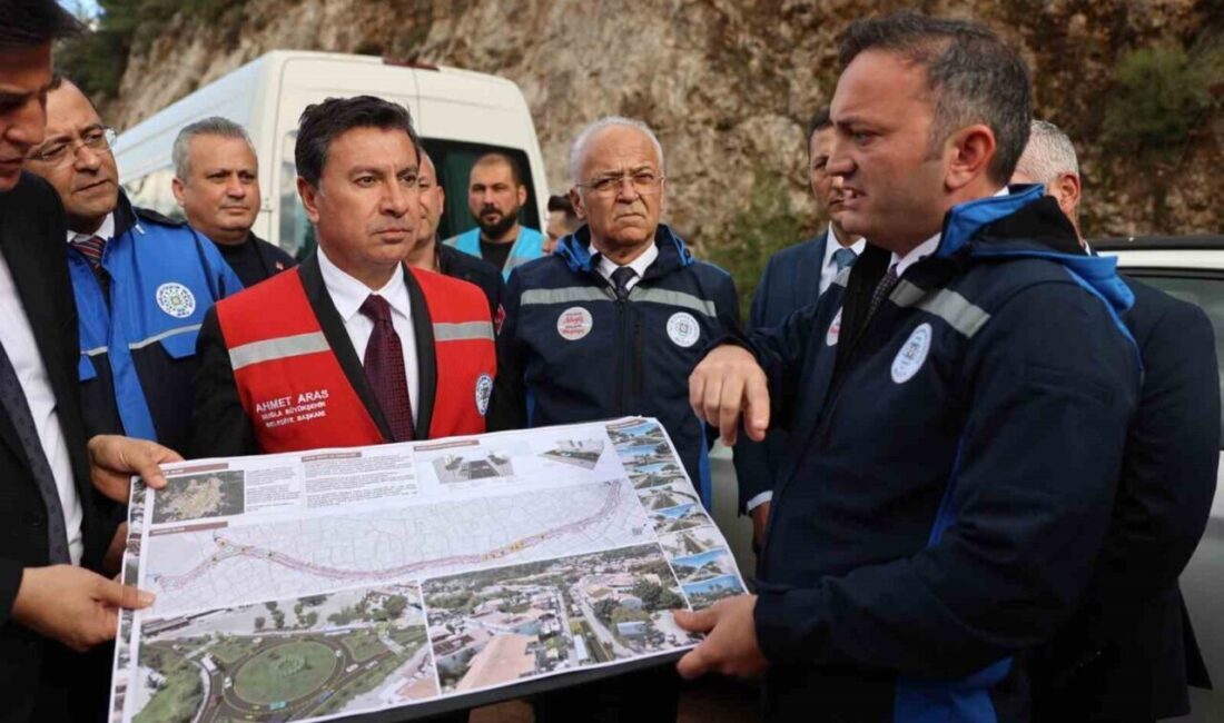 Muğla Büyükşehir Belediye Başkanı Ahmet Aras, Fethiye Ölüdeniz yolundaki 320 milyon TL’lik yenileme çalışmalarını inceledi. Muğla Büyükşehir Belediye Başkanı Ahmet Aras, 320 milyon TL’lik yatırımla