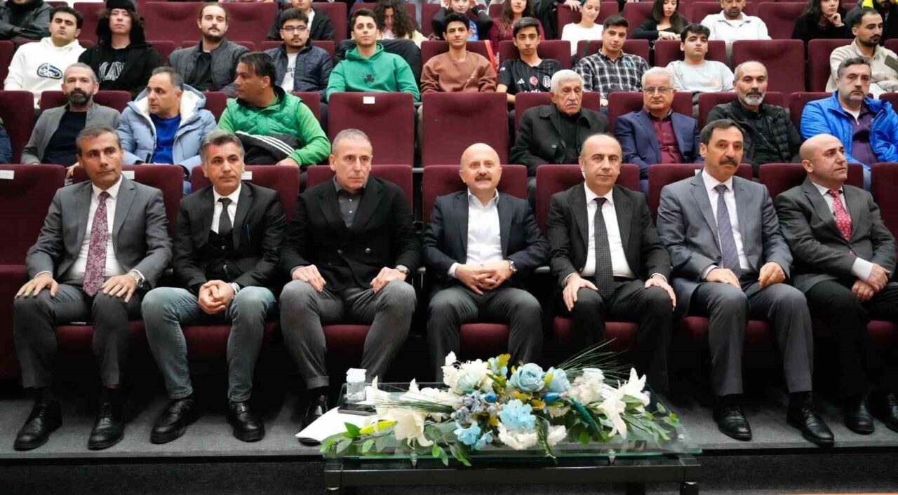 Adıyaman Üniversitesi, "Futbolda Yeni Trendler ve Liderlik" konulu söyleşiye Teknik