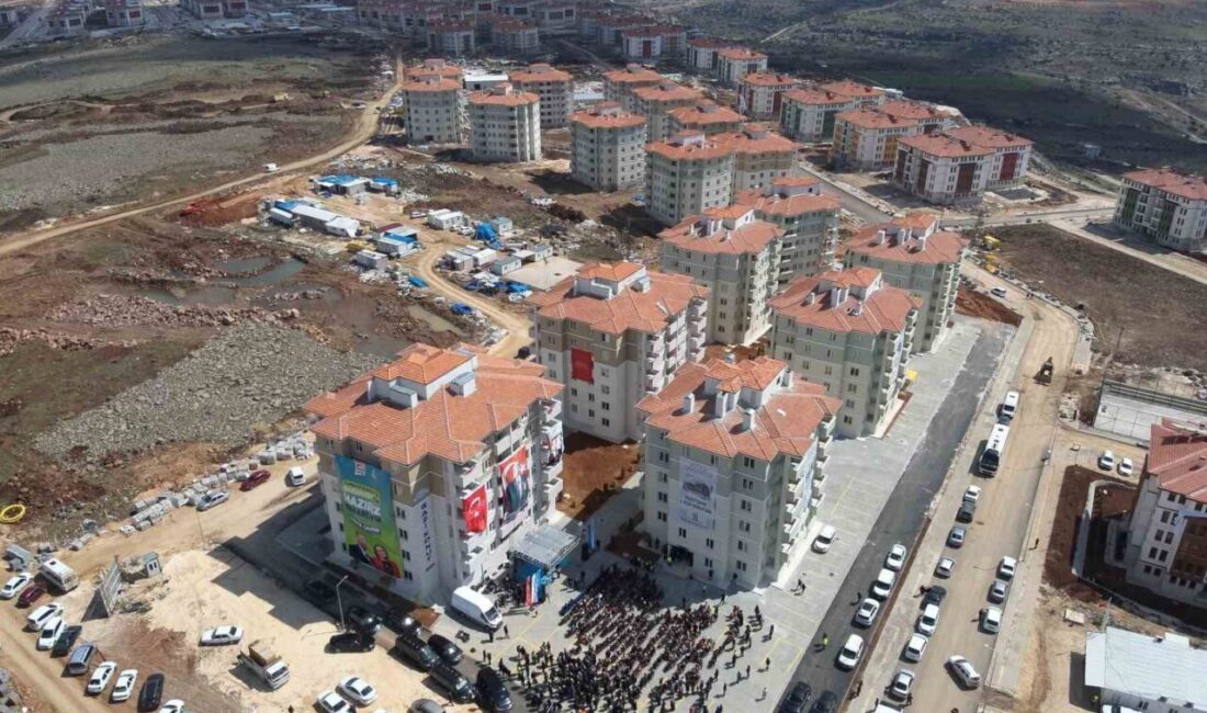Gaziantep’te Yeni Uydu Kentlerde Ring Seferleri Başladı Gaziantep Büyükşehir Belediyesi, Güneyşehir ve Kuzeyşehir uydu kentlerinde etaplar arası